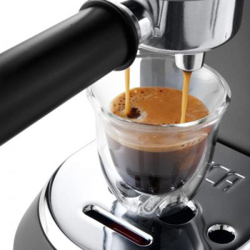 Ріжкова кавоварка еспрессо DeLonghi EC685.BK
