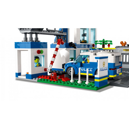 Конструктор LEGO City Поліцейська ділянка 668 деталей (60316)