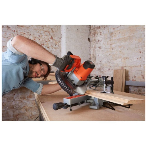 Торцювальна пила Black&Decker 1600 Вт, диск 216х30 мм, 4800 об/хв, XPS, вага 12 кг (BES700)