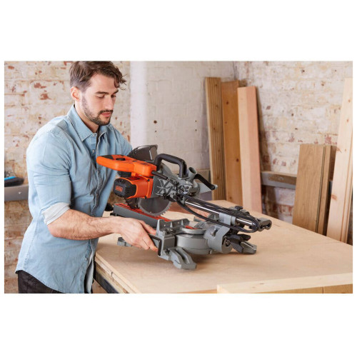 Торцювальна пила Black&Decker 1600 Вт, диск 216х30 мм, 4800 об/хв, XPS, вага 12 кг (BES700)