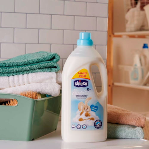 Кондиціонер для білизни Chicco Sensitive Sweet Talcum пом'якшувач тканин 1.5 л (8058664122455)