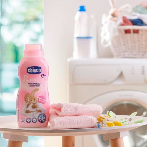 Кондиціонер для білизни Chicco Sensitive Delicate Flowers пом'якшувач тканин 750 мл (8058664122462)