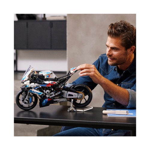 Конструктор LEGO Technic BMW M 1000 RR (42130)