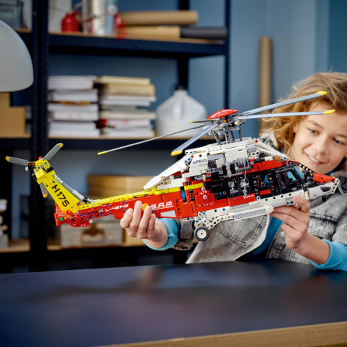 Конструктор LEGO Technic Рятувальний гелікоптер Airbus H175 2001 деталь (42145)