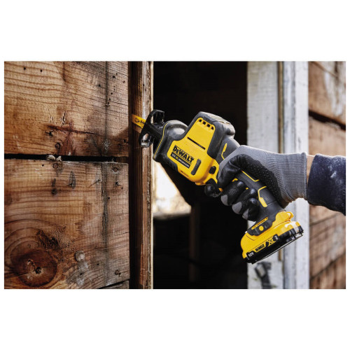 Шабельна пила DeWALT 10.8/12В XR Li-lon, безщіткова, 2 АКБ, ЗУ, кейс TSTAK (DCS312D2)