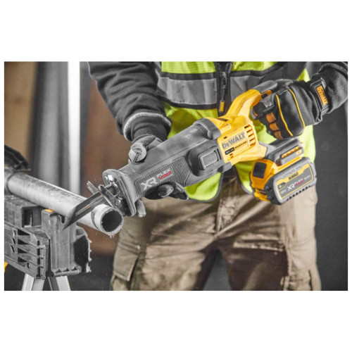 Шабельна пила DeWALT 18В XR Li-lon, 0 - 3000 ход/хв, 3.5 кг, кейс TSTAK (без АКБ та ЗП) (DCS386NT)