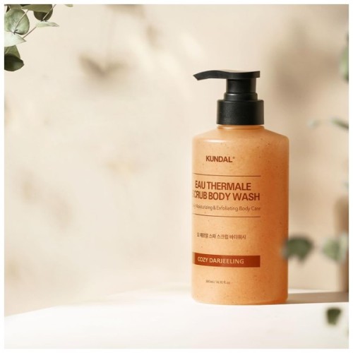 Гель для душу Kundal Eau Thermal Scrub Body Wash Leather Iris 500 мл (8809809428679)