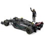 Масштабна модель автомобіля Bburago Автомодель з фігуркою - Mercedes-AMG F1 W14 E Performance, 1:24 (18-28037)