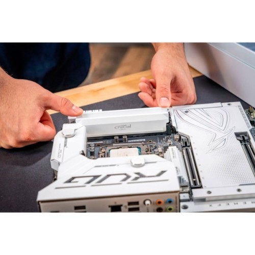 Модуль пам'яті для комп'ютера DDR5 16GB 6400 MHz Pro Overclocking White Micron (CP16G64C38U5W)