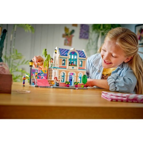 Конструктор LEGO Friends Родинний дім Ліан (42687)