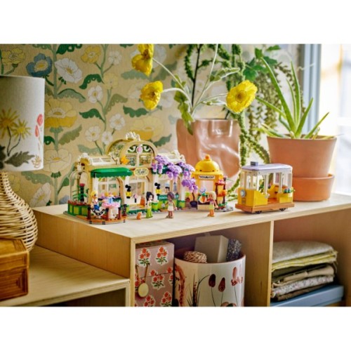 Конструктор LEGO Friends Кав'ярня з рослинами та квітковий магазин (42671)