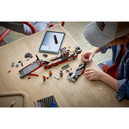 Конструктор LEGO City Вантажівка для демонстрації F1 із перегоновим автомобілем Audi F1 (60493)