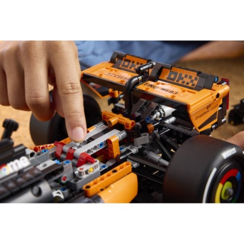 Конструктор LEGO Technic Автомобіль McLaren MCL39 F1 (42228)