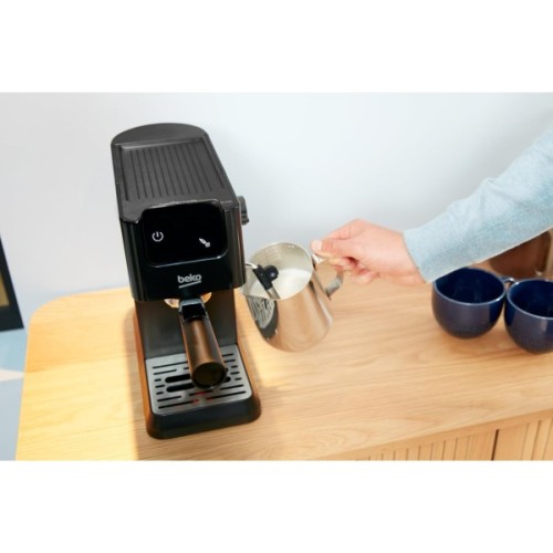 Ріжкова кавоварка еспресо Beko CEP5302B