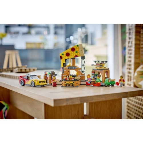 Конструктор LEGO City Доставка піци з різними транспортними засобами (60496)