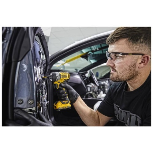 Шуруповерт DeWALT 12V XR Li-Ion, 8 Нм, 1100 об/мин, 2x2Ah, кейс (DCF601D2)