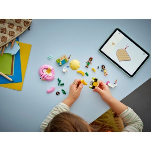 Конструктор LEGO Friends Вечірка єдинорога та фламінго біля басейну (42658)