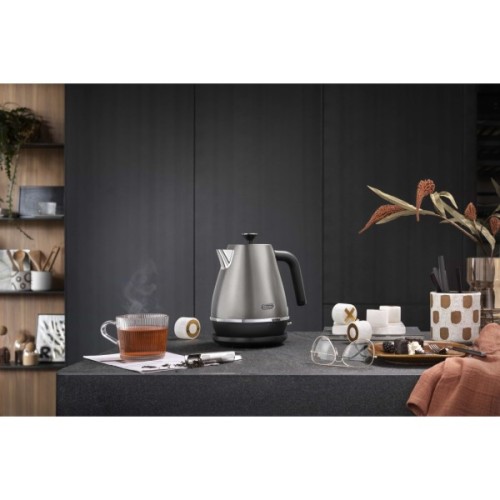 Електрочайник DeLonghi KBIN 2001 TB