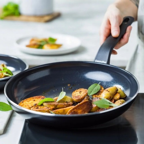 Сковорода GreenPan Essence Perforated Base, 26 см з керамічним покриттям (CC009040-001)