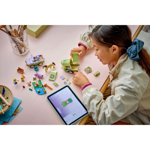 Конструктор LEGO Friends Причіп для коня й лошати (42695)