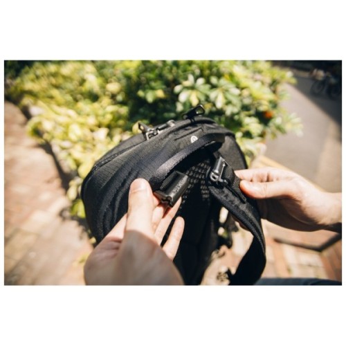 Рюкзак туристичний Pacsafe Vibe 25L backpack чорний2 (60301130)