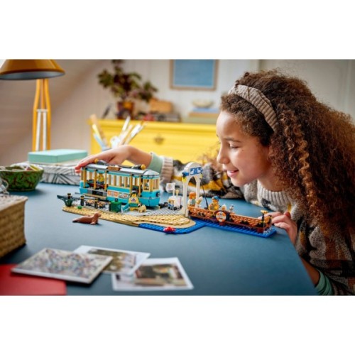 Конструктор LEGO City Класичний трамвай до пляжу (60506)