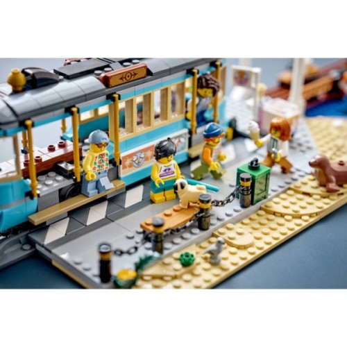 Конструктор LEGO City Класичний трамвай до пляжу (60506)