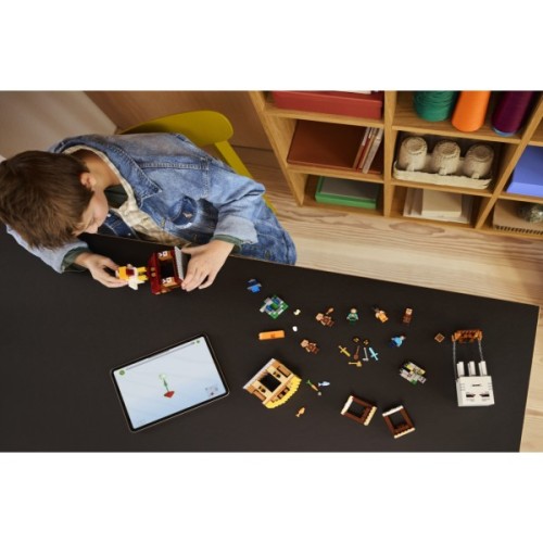 Конструктор LEGO Minecraft Напад на село з повітряною кулею Ґаст (21273)