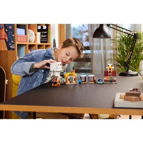 Конструктор LEGO Minecraft Напад на село з повітряною кулею Ґаст (21273)
