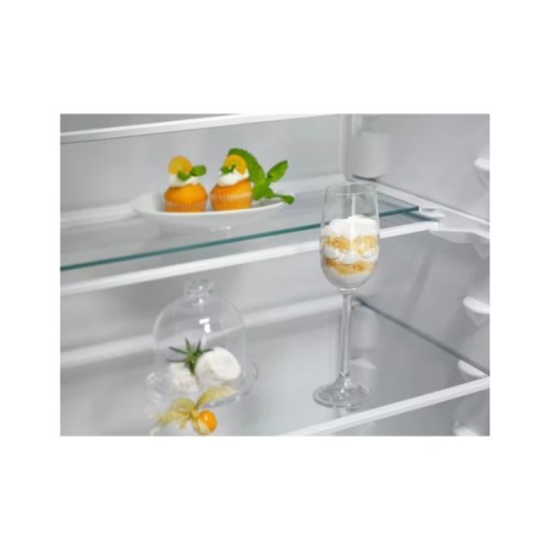 Холодильник Electrolux LNG7TE18S