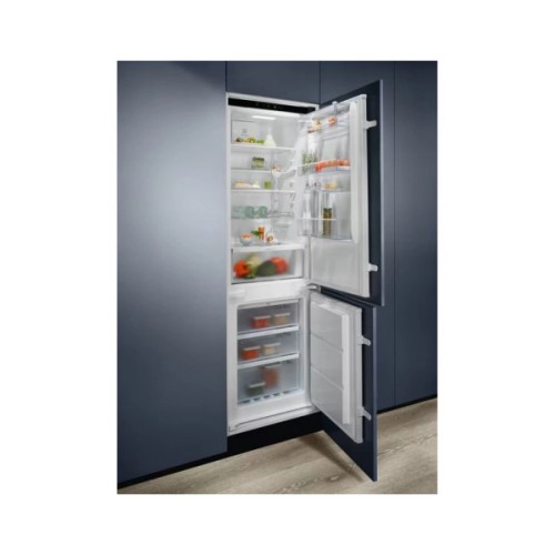 Холодильник Electrolux LNG7TE18S