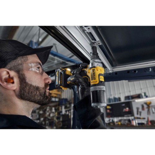 Заклепувальник DeWALT 18 В XR Li-Ion, 20 kN, d.закл.=4.8-6.4 мм (без АКБ та ЗП) (DCF414NT)