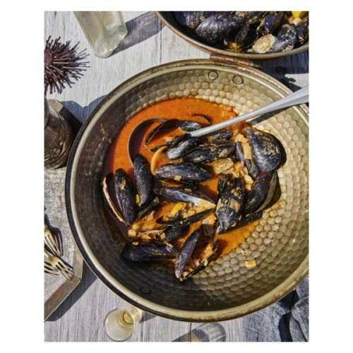 Книга Гра престолів. Офіційна кулінарна книга. Рецепти від Королівського Причалу до Дотрацького моря BookChef (9786175483343)