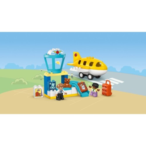 Конструктор LEGO DUPLO Вперше в аеропорту (10443-)