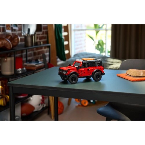 Конструктор LEGO Technic Позашляховик Ford Bronco (42213)