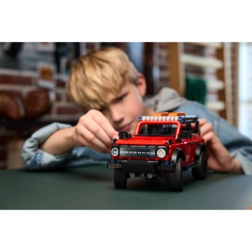 Конструктор LEGO Technic Позашляховик Ford Bronco (42213)