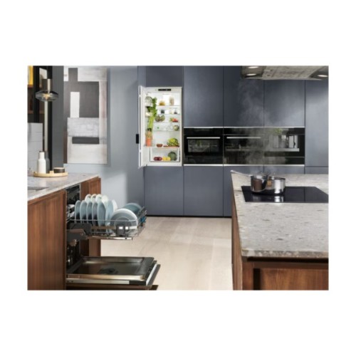 Посудомийна машина Electrolux EEC67310L