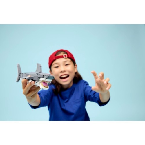 Конструктор LEGO Creator Люта акула зі скринею скарбів (31381)