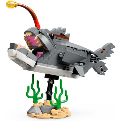 Конструктор LEGO Creator Люта акула зі скринею скарбів (31381)