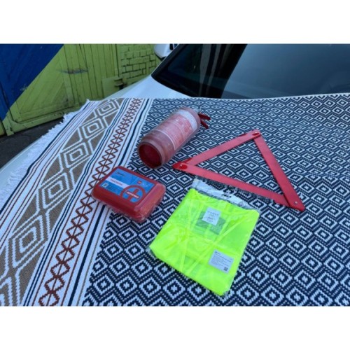 Набір техдопомоги Poputchik з вогнегасником ВП-2 "Економічний" (ВП-2+Знак+Аптечка+Жилет) (33-017-IS)