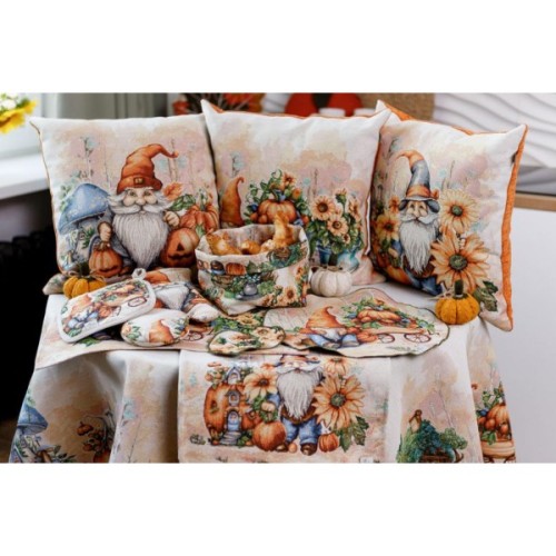 Подушка Прованс гобеленова Гарбузові гноми з синім грибом 45х45 см (036206)