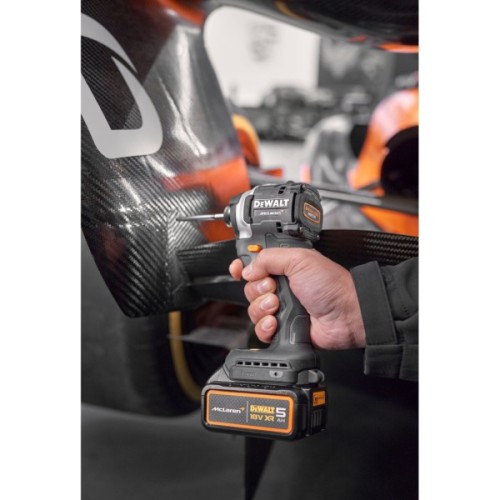 Шуруповерт DeWALT McLaren F1 TEAM LIMITED EDITION, 18V, АКБ 2x5Ah, 205Нм, 1000-2800-3250об/хв, кейс, ЗП, 1.0кг (DCF85MP2T)