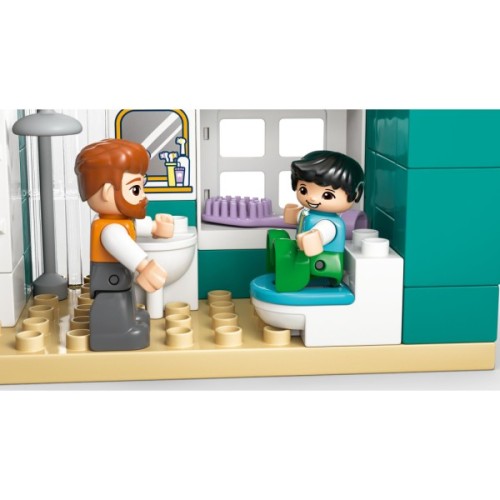 Конструктор LEGO DUPLO Town Сучасний родинний будинок із фігурками 3 в 1 (10470)