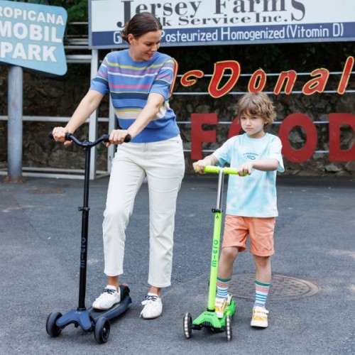 Самокат Micro Maxi Deluxe Neon LED" Зелений папуга" (MMD232)