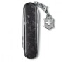 Ніж Victorinox Classic SD Brilliant Carbon + брелок-лого (0.6221.90)