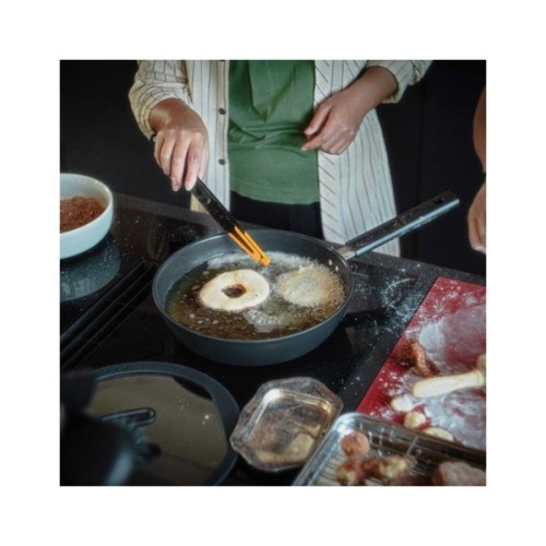 Сотейник Fiskars Hard Face 24 см (1075528)