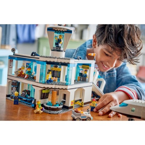 Конструктор LEGO City Аеропорт із літаком (60502)