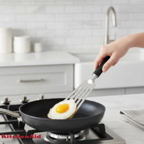 Лопатка кухонна KitchenAid Classic з прорізами 32 см чорний (KHH024OHOBEG)