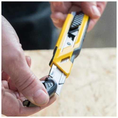 Ніж монтажний Stanley Comfort, сегментне лезо 18мм (STHT10266-0)