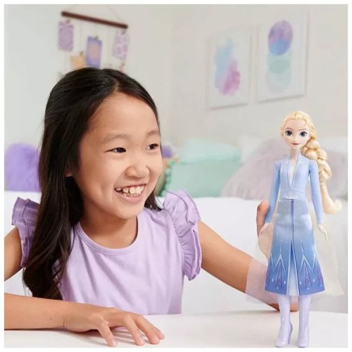 Лялька Disney Крижане серце Ельза в образі мандрівниці (HLW48)